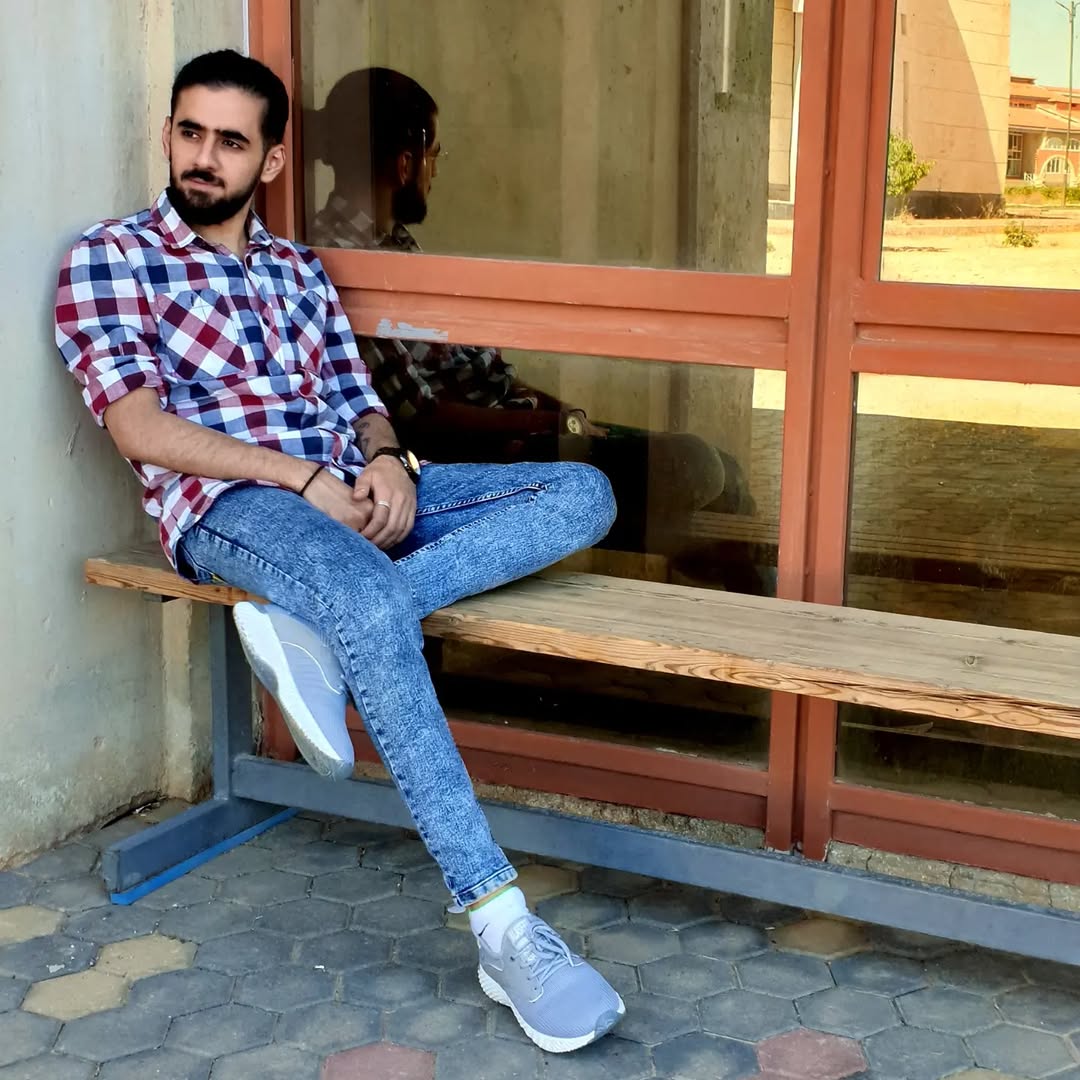 إختَلِف ، إختَلِف دائما ولو تطلّب الأمر اختفائك ، إختلِف . جميعنا صفحآت في كتب آخرين ، اجعل صفحتك لا تُنسى .  …- Scorpio.webp